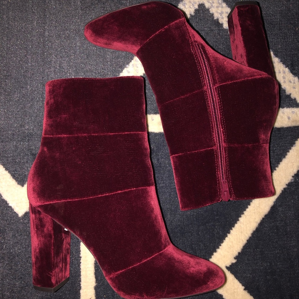 BCBGeneration Quilted Faux Velvet Booties Size 8B